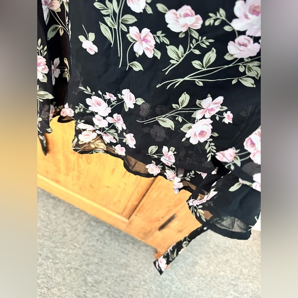 Lily Rose Black Floral Mini Dress. Size Medium  - Like New - Picture 7 of 11